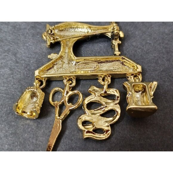 Vintage Danecraft Black/Gold Sewing Machine Brooch/Pin With Charms - Picture 7 of 11